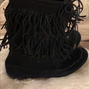 Minnetonka Fringed boots